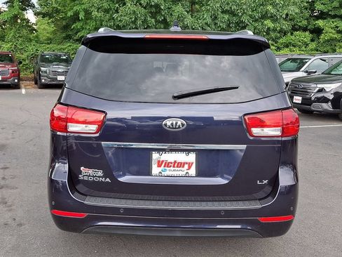 Used 2018 Kia Sedona LX w/ LX Essentials Premium Package FWD image 5