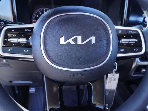 Used 2023 Kia Sorento LX image 18