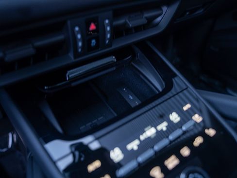 Certified 2025 Porsche Cayenne E-Hybrid Coupe AWD/4WD image 16