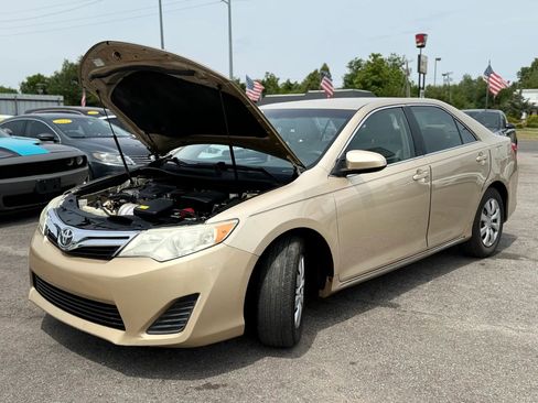 Used 2012 Toyota Camry LE FWD image 15