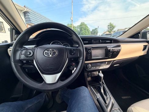 Used 2014 Toyota Corolla LE FWD image 3