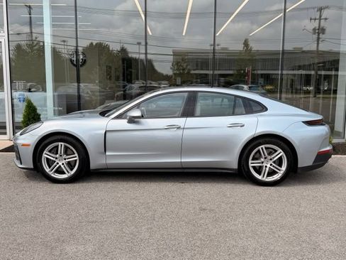 Used 2024 Porsche Panamera RWD image 3