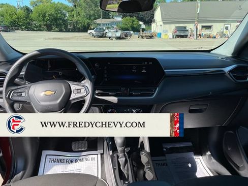 Used 2025 Chevrolet TrailBlazer LT AWD/4WD image 12