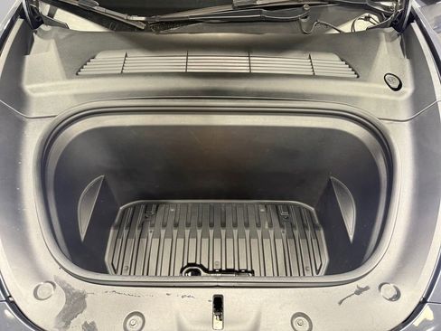 Used 2022 Tesla Model Y Long Range image 37