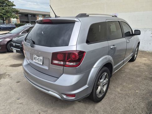 Used 2017 Dodge Journey Crossroad FWD image 4