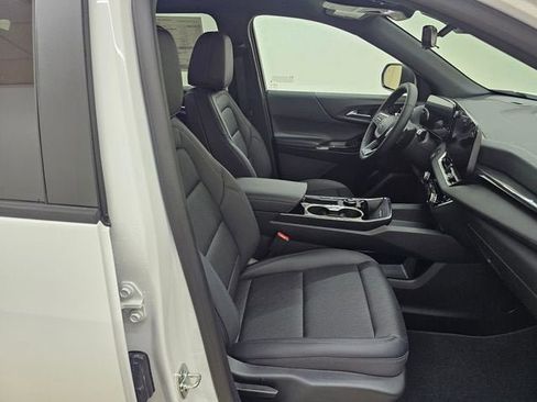 New 2026 Chevrolet Equinox LT w/ Convenience Package II FWD image 18