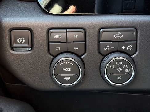 New 2026 Chevrolet Silverado 1500 LT Trail Boss w/ Convenience Package II image 38