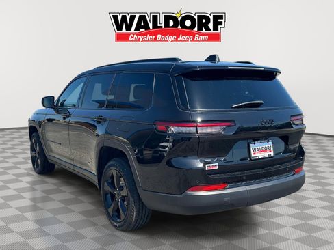 Used 2023 Jeep Grand Cherokee L Laredo AWD/4WD image 4