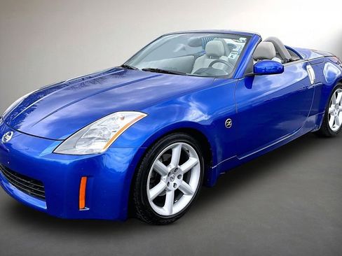 Used 2004 Nissan 350Z Touring RWD image 3
