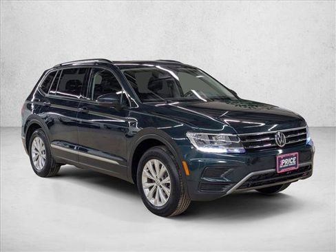 Used 2018 Volkswagen Tiguan SE w/ Panoramic Sunroof Package image 3