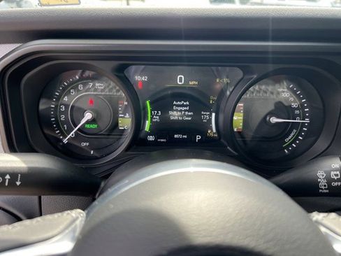 Used 2025 Jeep Wrangler Unlimited Sahara w/ Safety Group AWD/4WD image 30