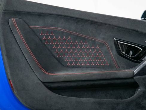 Used 2019 Lamborghini Huracan Performante AWD/4WD image 15