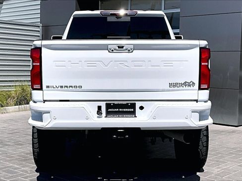 Used 2024 Chevrolet Silverado 2500 High Country w/ Technology Package image 4