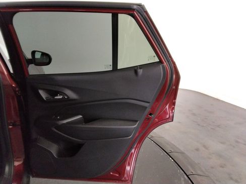 Used 2025 Chevrolet Trax LS image 32