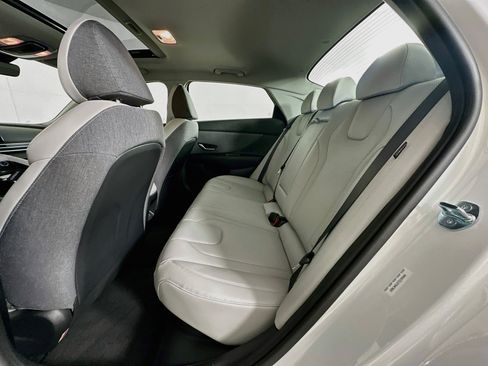 Used 2026 Hyundai Elantra Limited FWD image 28