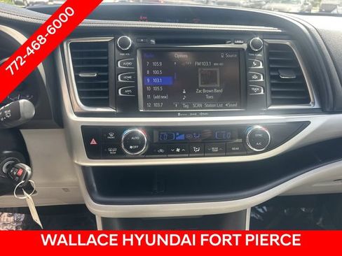 Used 2019 Toyota Highlander Plus AWD/4WD image 25