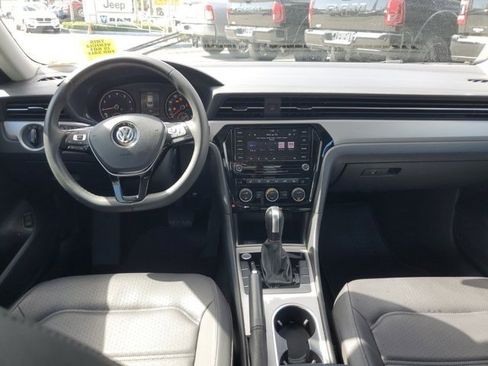 Used 2021 Volkswagen Passat 2.0T SE image 12