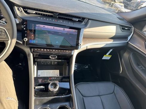 New 2026 Jeep Grand Cherokee L Limited image 24