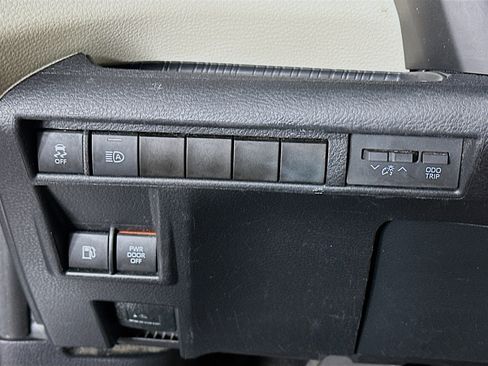 Used 2021 Toyota Sienna XLE image 17