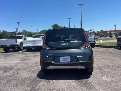 Used 2025 Kia Soul LX w/ LX Technology Package FWD image 4