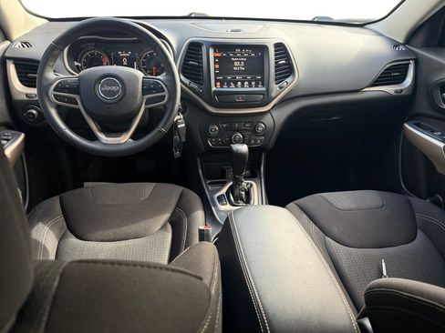 Used 2017 Jeep Cherokee Latitude FWD image 10
