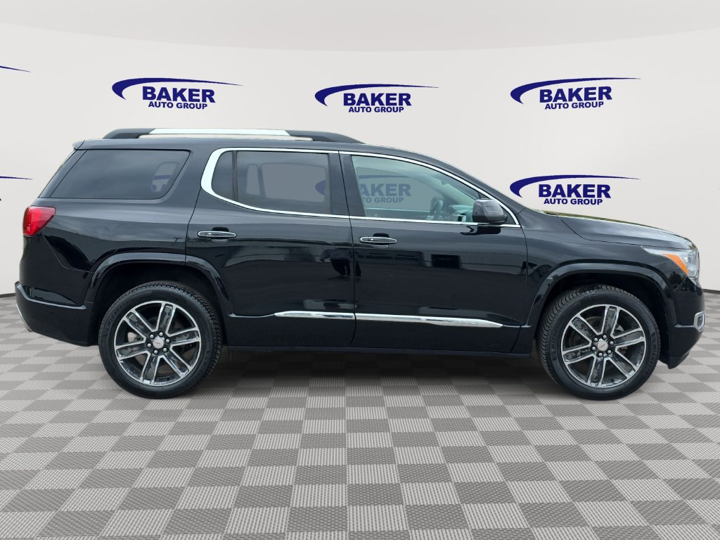 Used 2017 GMC Acadia Denali w/ Technology Package AWD/4WD image 4