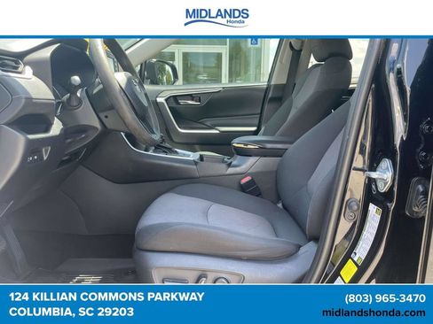 Used 2020 Toyota RAV4 XLE FWD image 13