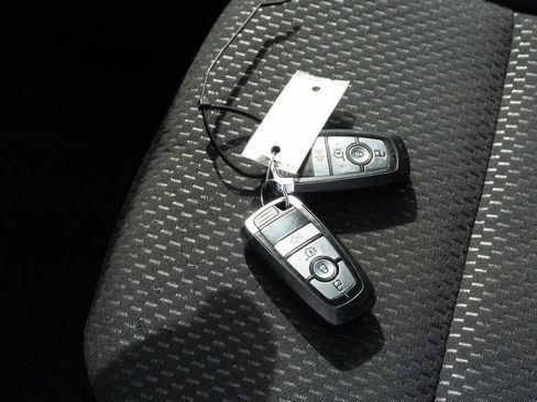 Used 2025 Ford Escape ST-Line FWD image 30