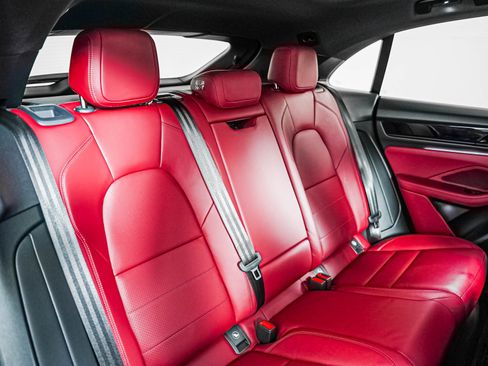 Certified 2025 Porsche Macan 4S Electric w/ Premium Package AWD/4WD image 6