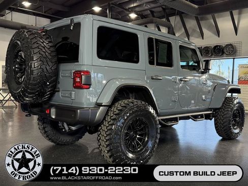 Used 2025 Jeep Wrangler Unlimited Sahara w/ Safety Group AWD/4WD image 18
