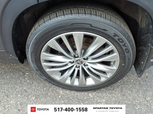 Used 2021 Toyota Highlander Platinum AWD/4WD image 10