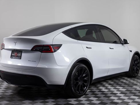 Used 2021 Tesla Model Y Long Range image 7