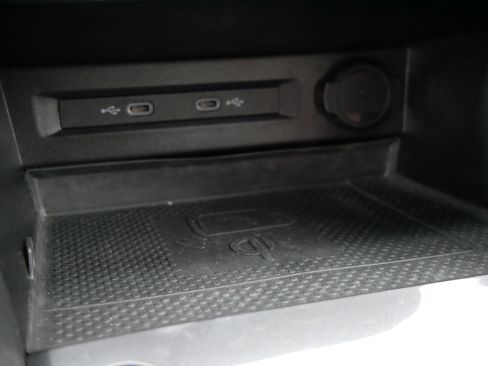 Used 2022 Volkswagen Tiguan SEL R-Line image 31