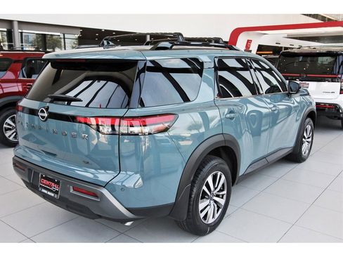 New 2026 Nissan Pathfinder SL image 4