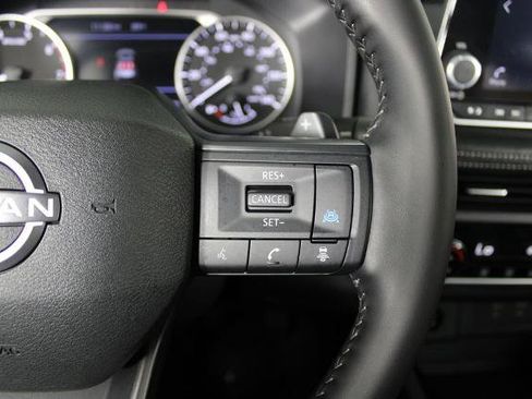 Certified 2025 Nissan Rogue SV FWD image 26