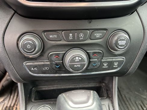 Certified 2020 Jeep Cherokee Limited AWD/4WD image 13