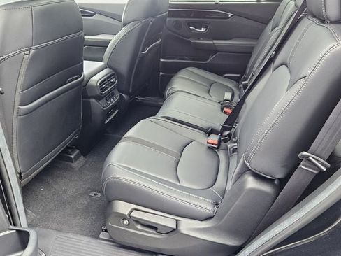 Used 2024 Honda Pilot Touring image 12