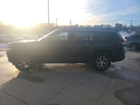 Used 2023 Jeep Grand Cherokee L Limited image 4