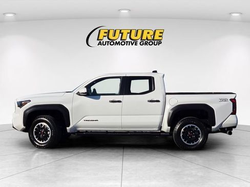 Used 2024 Toyota Tacoma TRD Off-Road AWD/4WD image 9