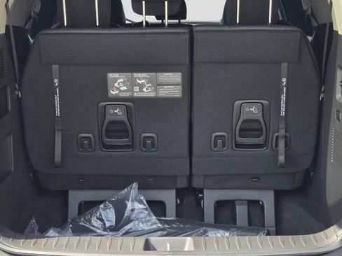 New 2026 Kia Carnival EX FWD image 14