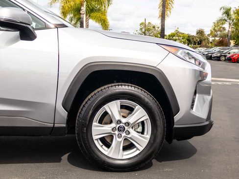Used 2019 Toyota RAV4 XLE w/ Convenience Package FWD image 6