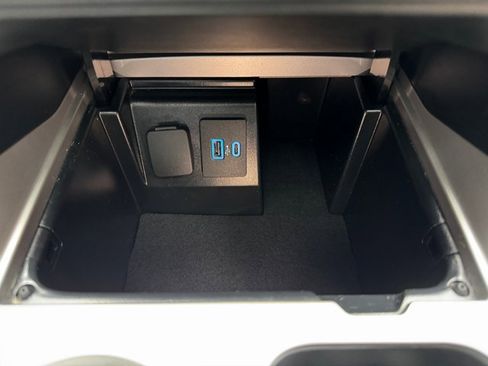 Used 2022 Ford Explorer XLT w/ Equipment Group 202A image 18