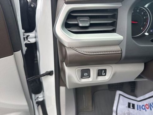 Used 2023 GMC Acadia SLT FWD image 15