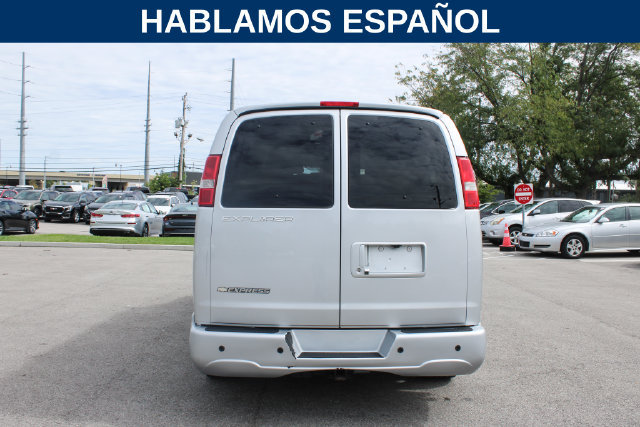 Used 2017 Chevrolet Express 2500 RWD image 4