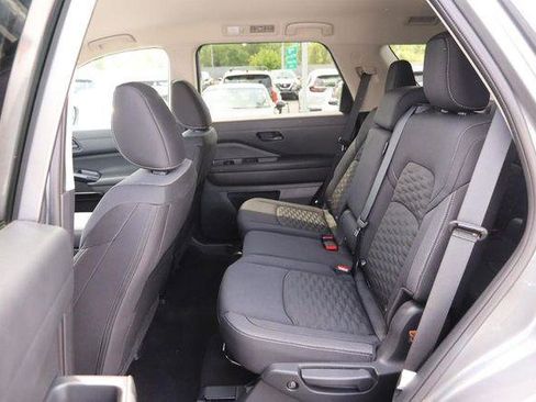 Used 2024 Nissan Pathfinder SV w/ Lighting Package (N92) FWD image 9