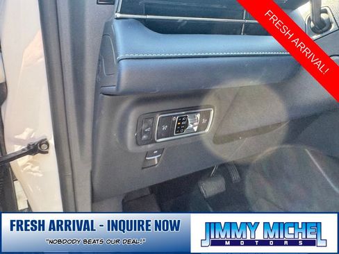 Used 2024 Lincoln Nautilus Reserve w/ Equipment Group 202A AWD/4WD image 4