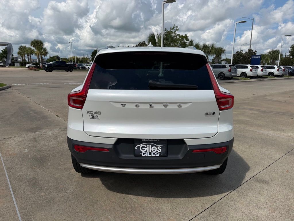 Used 2023 Volvo XC40 B5 Ultimate w/ Climate Package AWD/4WD image 4