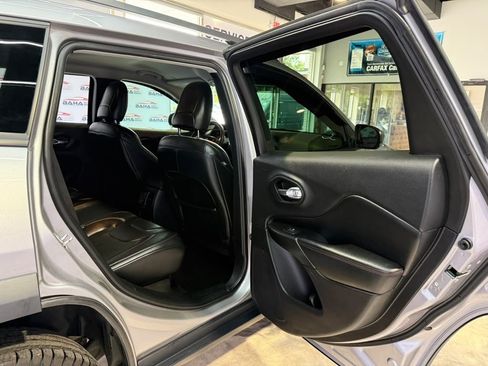 Used 2020 Jeep Cherokee Trailhawk AWD/4WD image 45