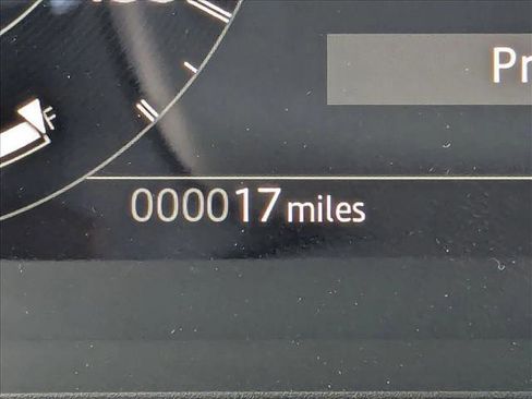 New 2025 Land Rover Discovery Dynamic SE image 11