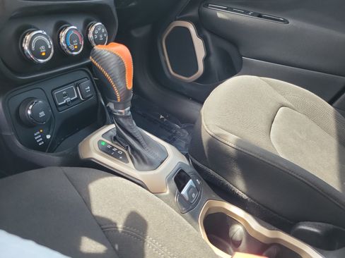 Used 2015 Jeep Renegade Sport w/ Power & Air Group AWD/4WD image 29
